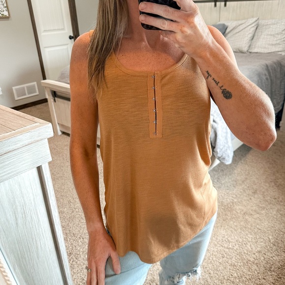 Maurices Tops - NWT Maurices Tank Top Clasp Chest Size XS